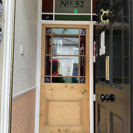 No 52 Bed And Breakfast 헬스턴 외부 사진
